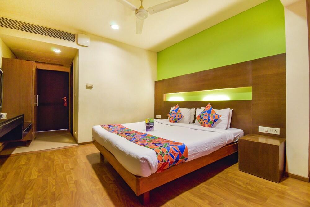 The President Hotel Shivajinagar Pune Exteriör bild