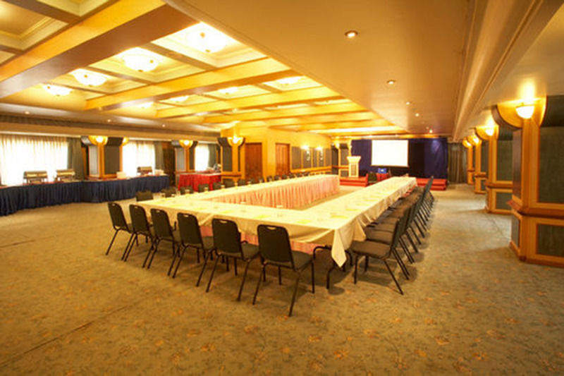 The President Hotel Shivajinagar Pune Exteriör bild