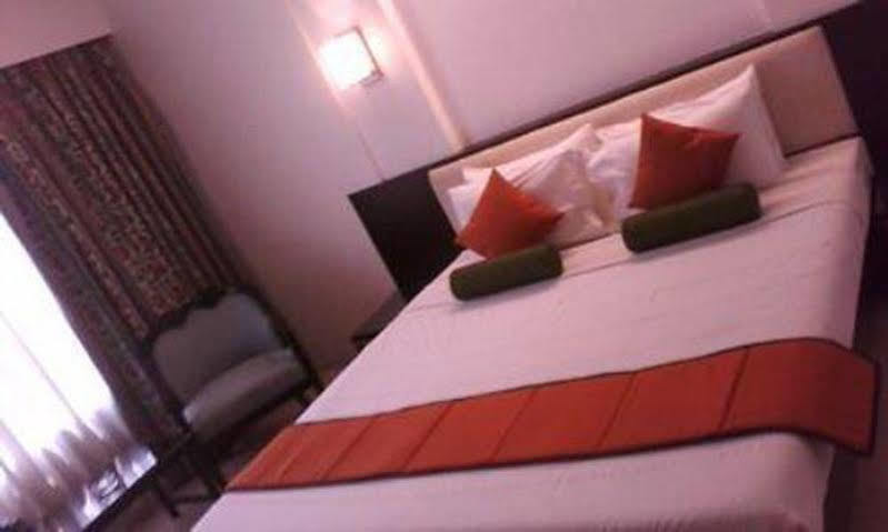 The President Hotel Shivajinagar Pune Exteriör bild